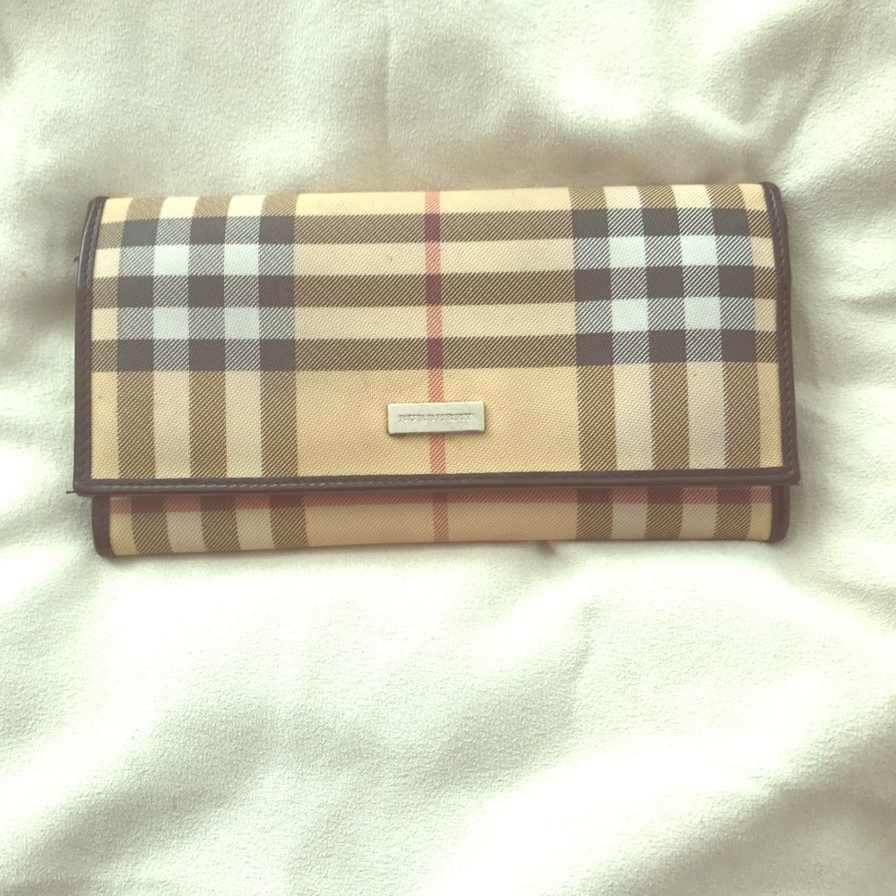🔥💯Authentic Burberry Nova Check Wallet